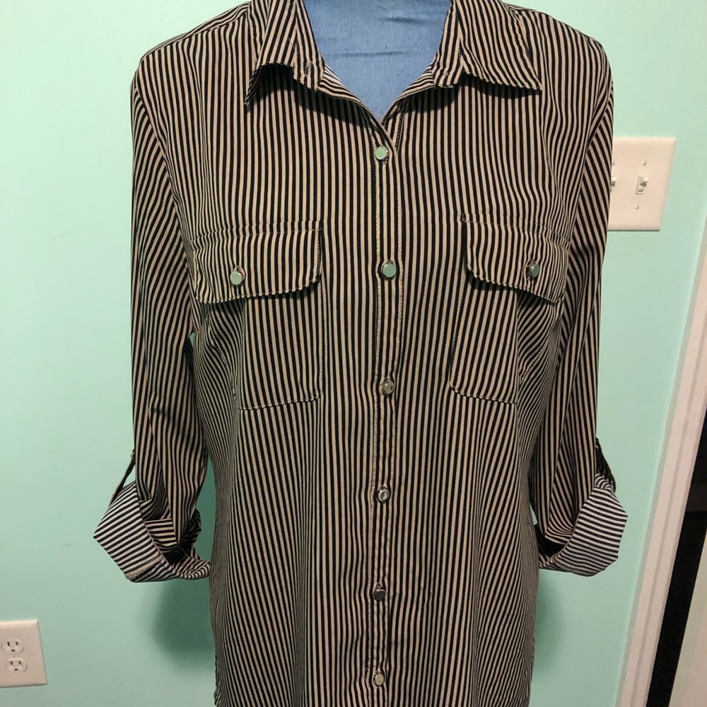 Notations size Large button down blouse - Picture 5 of 7